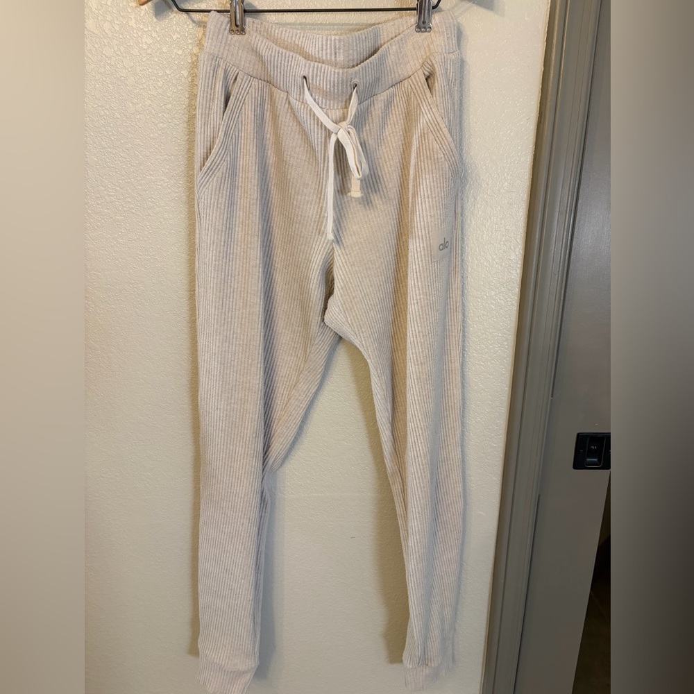 ALO yoga muse Ribbed Beige Joggers